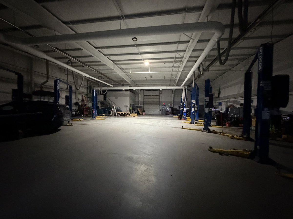 SouliVT's tweet photo. Work is so creepy in the mornings 😳 https://t.co/3qNPffXrrD