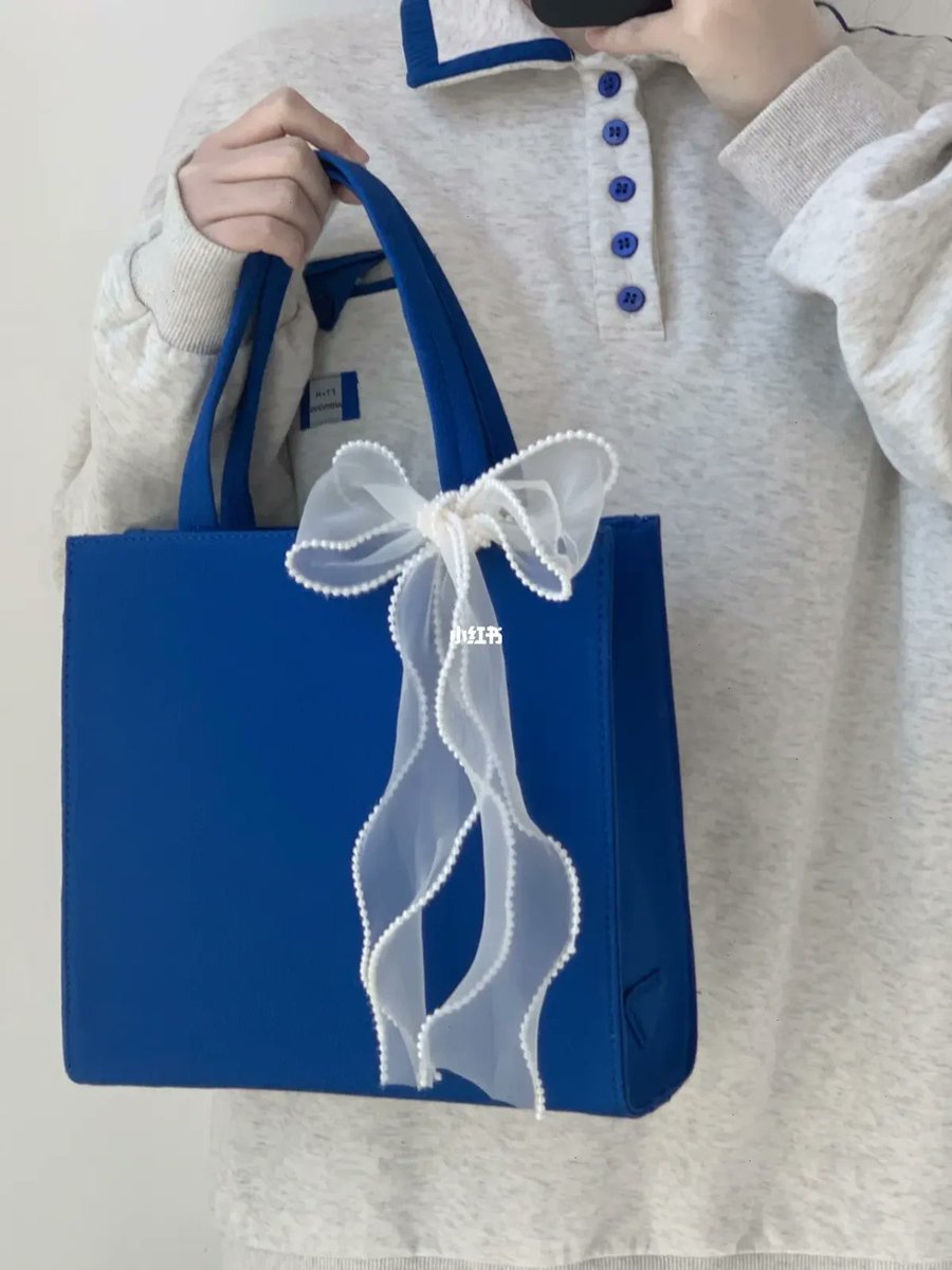 KinokoKyoto's tweet photo. Turn an old denim jacket into a stylish mini tote bag in 5 mins—no sewing needed! Upcycle your wardrobe, save money, and rock a unique piece. #UpcycleDIY https://t.co/tnRaLo4Owe