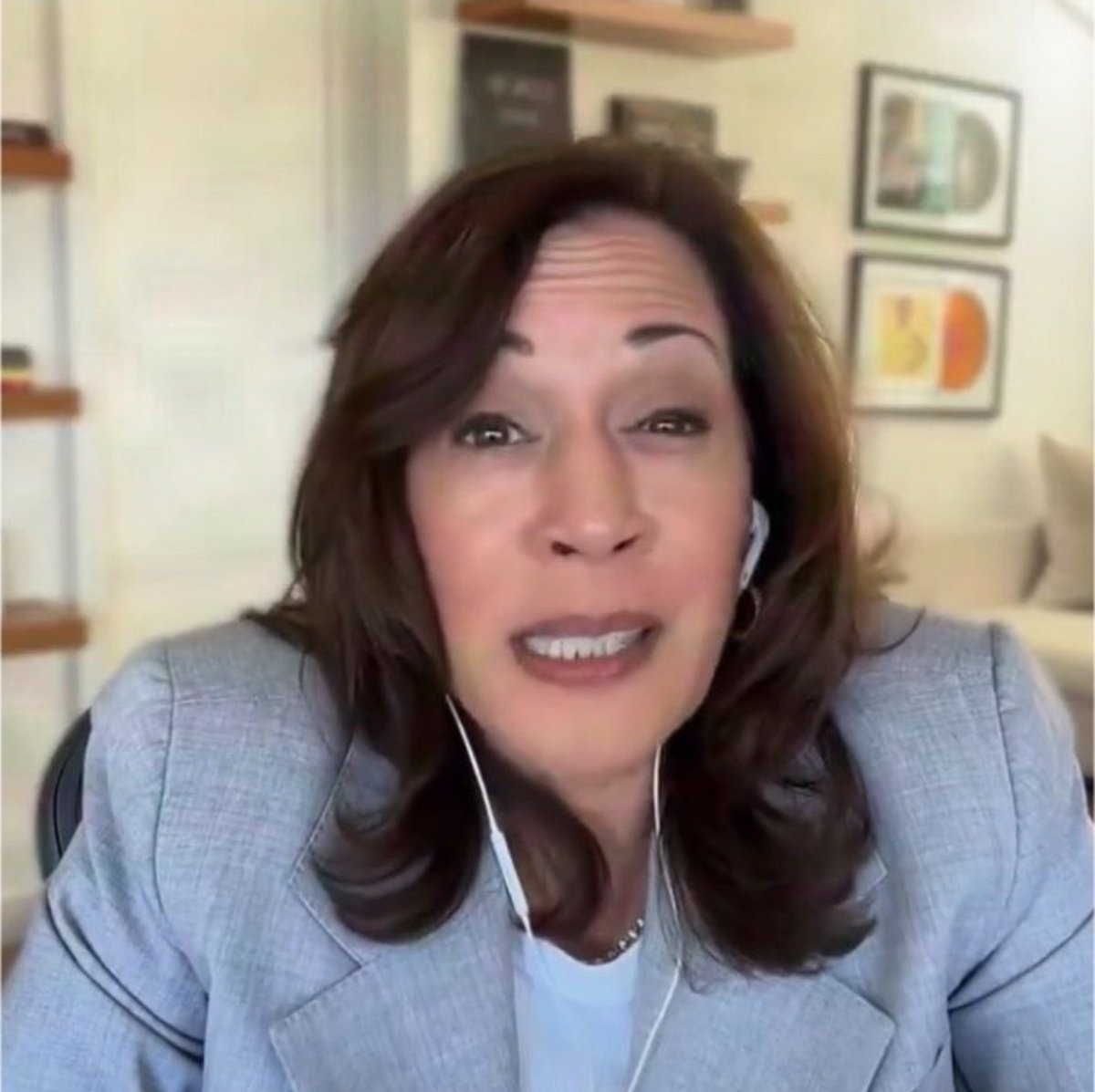 SUBRATA30016572's tweet photo. Who else thinks Kamala Harris is a complete and total shit-bag!? https://t.co/fx7wVv1utC