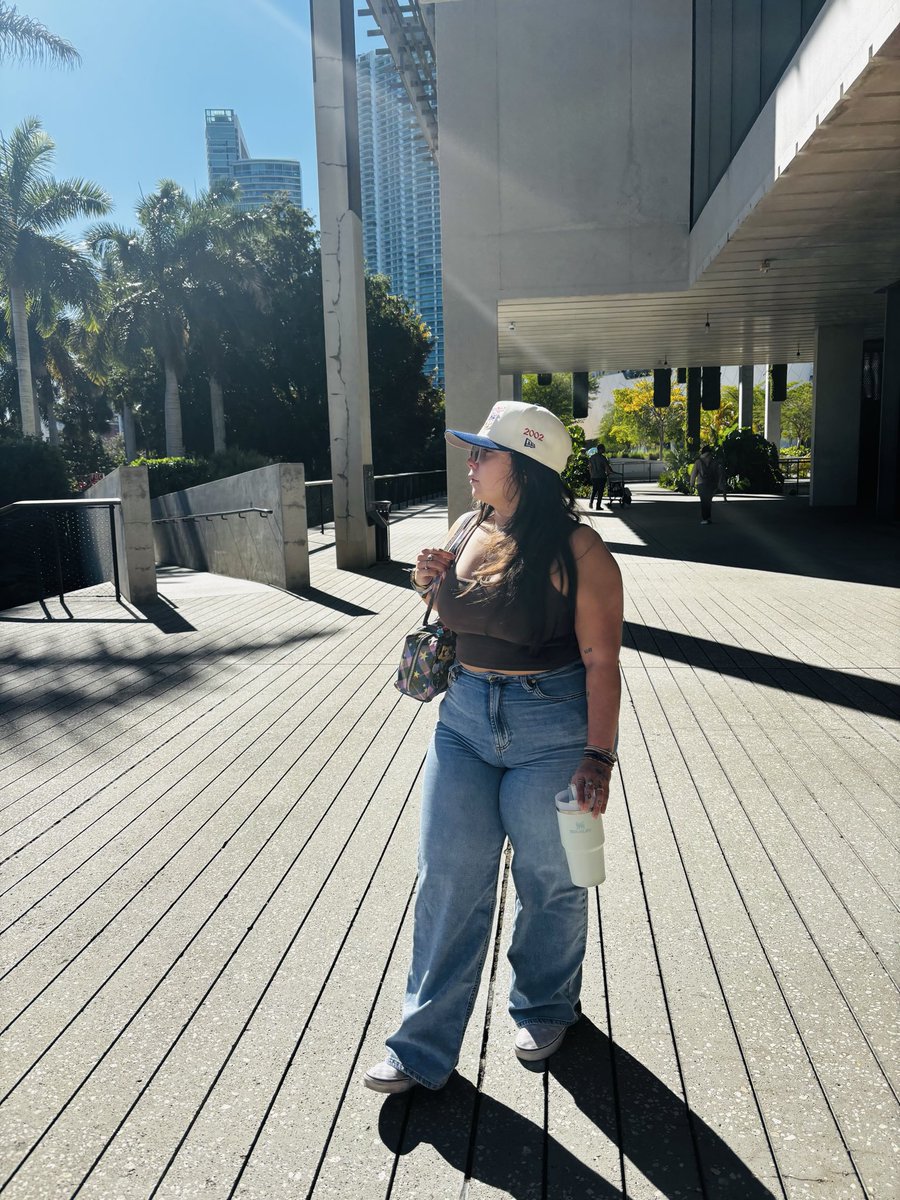 cloudypri's tweet photo. Can y’all guess my height ? Im a really #short #latina 😭 https://t.co/q5KCWVP0Vq