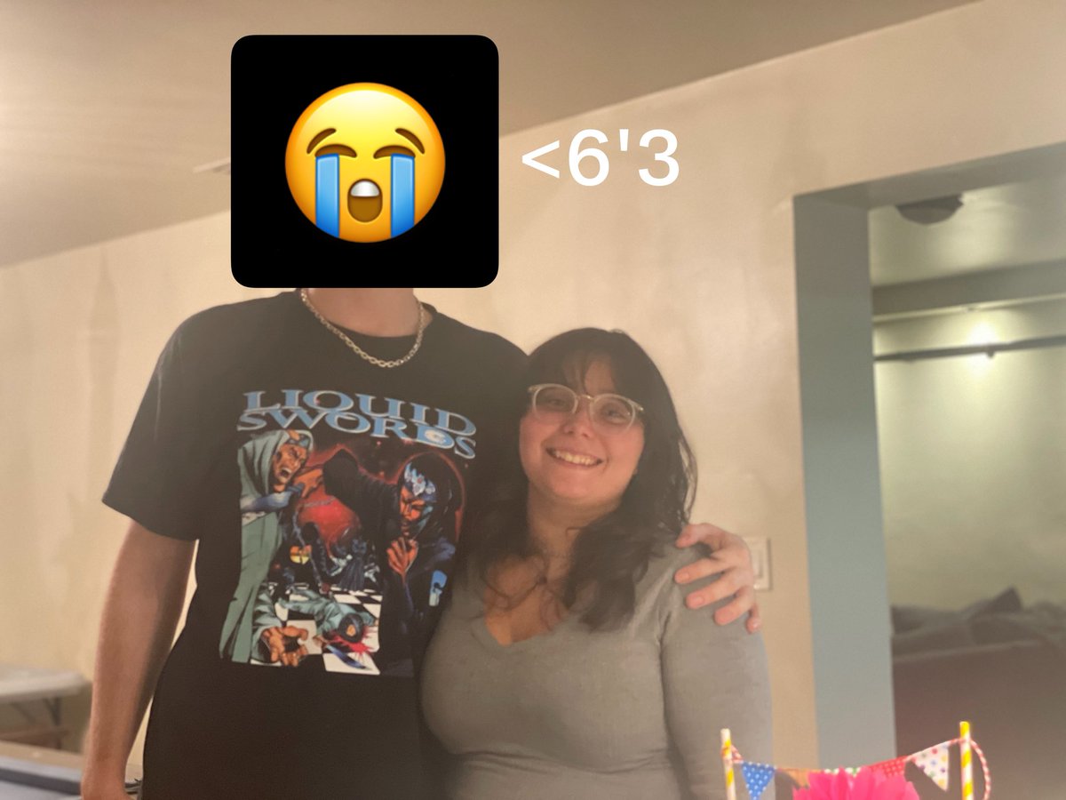 cloudypri's tweet photo. Can y’all guess my height ? Im a really #short #latina 😭 https://t.co/q5KCWVP0Vq