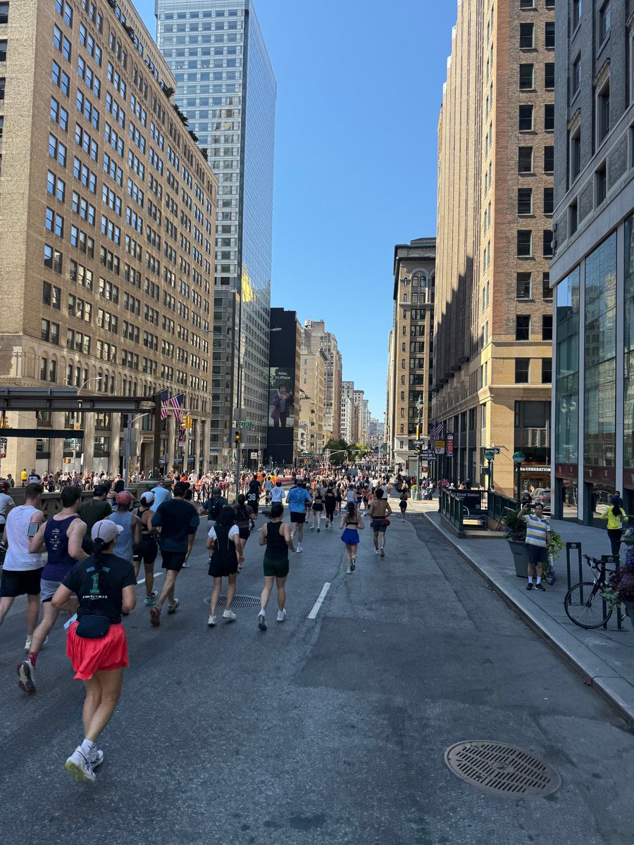 grantg55's tweet photo. NYC does summer streets for three weekends, it's a massive hit, and we're like yeah, let's give Park Ave back to the cars every weekend until next year https://t.co/V8bLN6zTcX