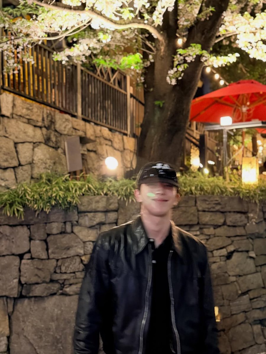 namjoohyeuk's tweet photo. Late-night strolls never go wrong when it’s summer, just taking a slow walk and appreciating how peaceful everything feels after dark. https://t.co/CC5gaN8uhV