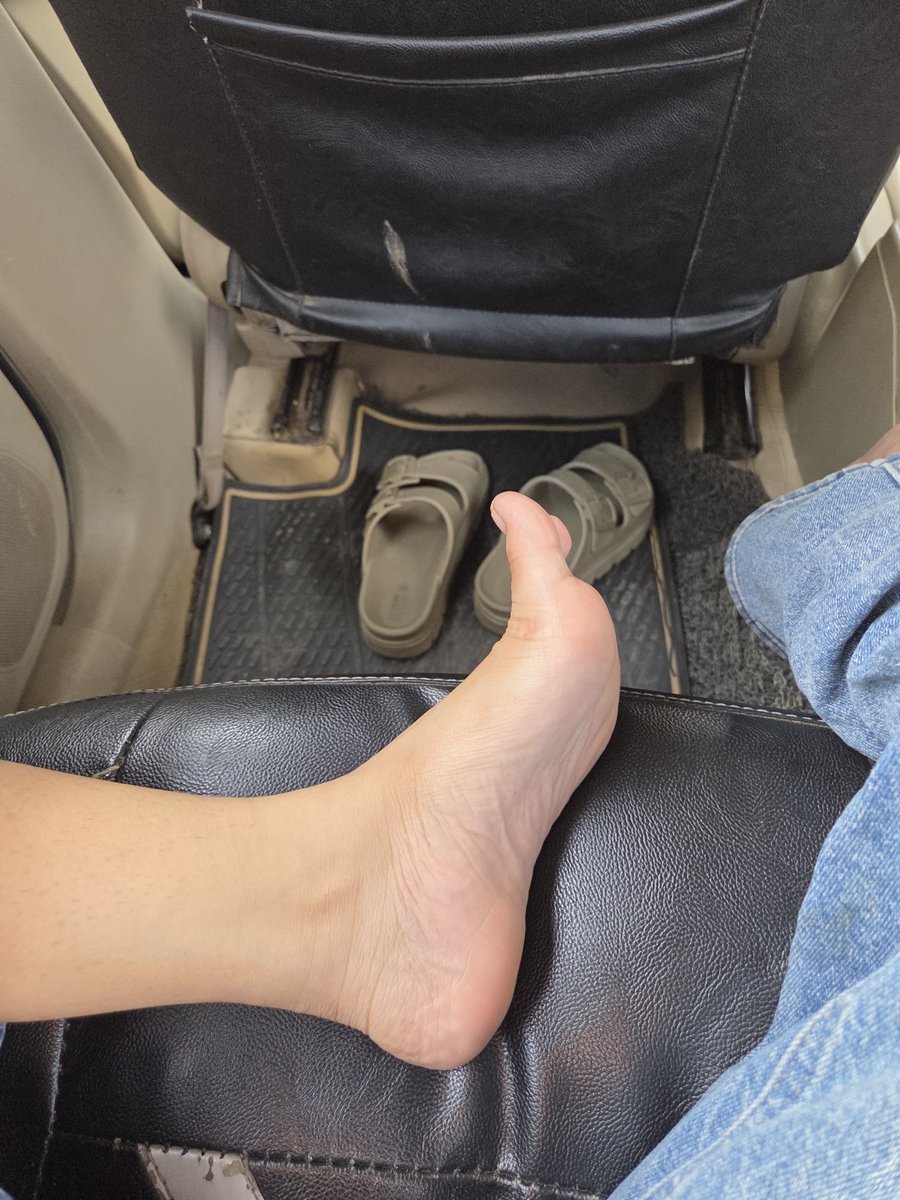 goddessyuktee's tweet photo. Need a slave that will lie beneath my car seat and worship my feet non stop for the whole journey https://t.co/hMVUYM5CZT