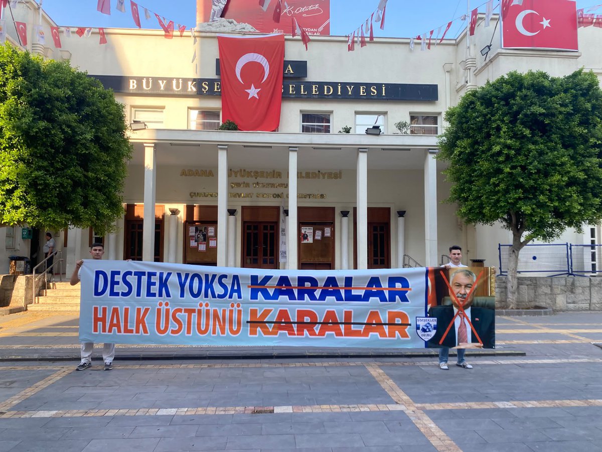 guekedn's tweet photo. Bundan sonra bu şehrin her sokağında, her köşesinde Demirsporluların tepkisiyle karşılacaksın @ZeydanKaralar01 . Halk sizlerin ne haltlar yediğinizi öğrenecek!
#DemirsporYalnızZeydanGamsız https://t.co/zWv3nRPyU2