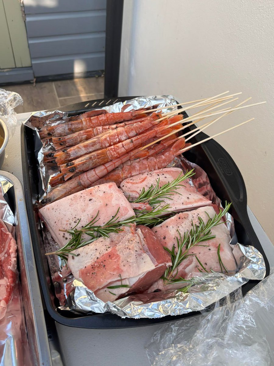Aoce7788's tweet photo. Having a BBQ at a friend's place—it's got such a great vibe. 😎 https://t.co/vCJqw1qlhA