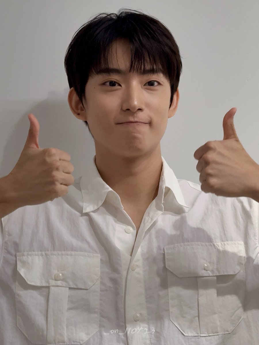 _on_110423's tweet photo. 세상을 따숩게 바라보는 
찬이의 시선을 따라가보는 하루 ! 

근데 바나에게 진짜 최고 작품은 역시 
움직이는 공찬식 .. 
아니 작품이 따봉도 날려주고 좋네요 ? 

#공찬 #찬사이드아웃 https://t.co/IDEEG2DJcr