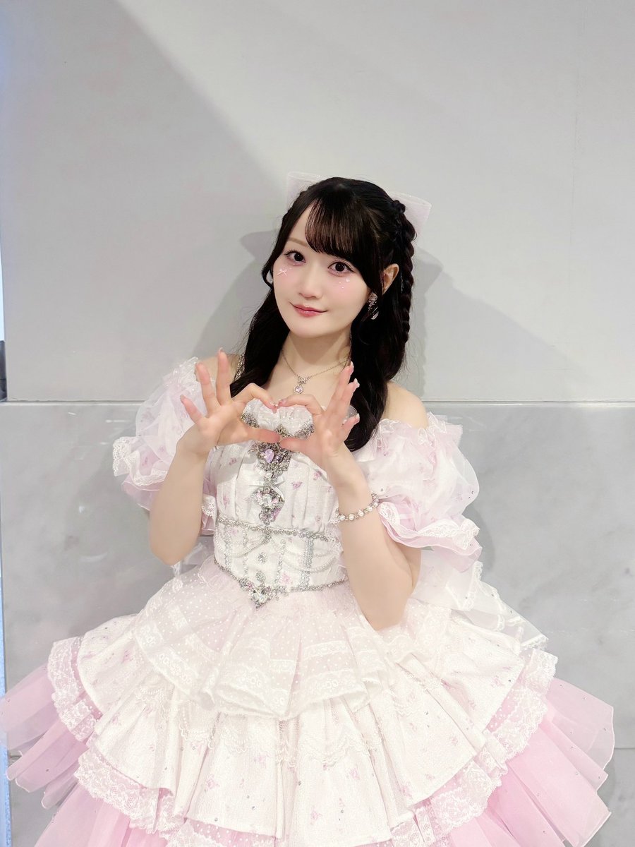 akari00sa's tweet photo. この時のネックレス唯ちゃんって感じで可愛い超似合ってるすき🎀 https://t.co/IaBQMxeybu