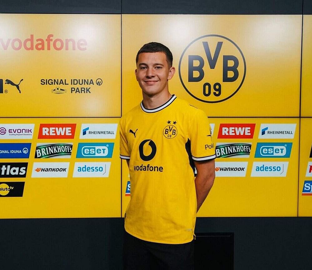 tipster_lc's tweet photo. Que coisa ASSUSTADORA é a atuação de Karetsas no amistoso contra a Roma até aqui.

Sem dúvida alguma se trata de um jogador World Class em desenvolvimento. MUITO acima da média, que jóia o BVB tem em mãos… https://t.co/NmxvjlLjqk