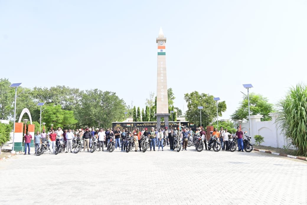 ChetakCorps_IA's tweet photo. 🇮🇳 Bike Rally – Celebrating 80th Independence Day 🇮🇳

A Bike Rally was organised at Fazilka on 15 Aug 2026 to commemorate the 80th Independence Day. The rally witnessed enthusiastic participation by 65 bikers.
The event spread the message of patriotism, unity and nationhood among the masses. 
The team paid homage to the bravehearts at Asafwala War Memorial, Fazilka, in rememberance of their supreme sacrifice. 🇮🇳

#IndianArmy
#SaptaShaktiCommand
#ChetakCorps
#AmoghDivision
#IndependenceDay

@adgpi
@SWComd_IA
@Prodefencechan1