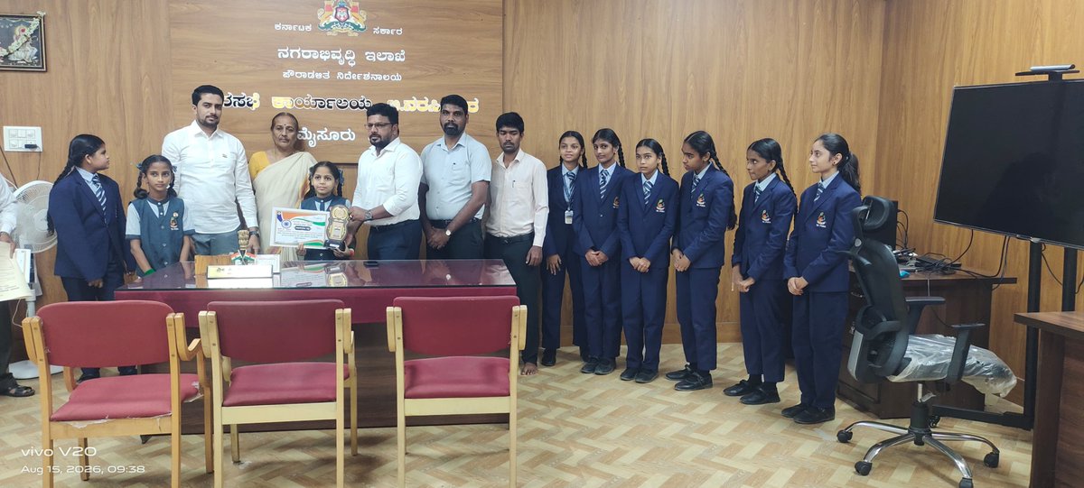 HfaKarnataka's tweet photo. 80th Independence Day Special: Awarding PMAY(U) 2.0 competition winners in Mysuru District

#HousingForAll #PMAYUrban #AffordableHousing #TransformingUrbanLandscape #TransformingLive #karnataka https://t.co/4sJzmD5sFX