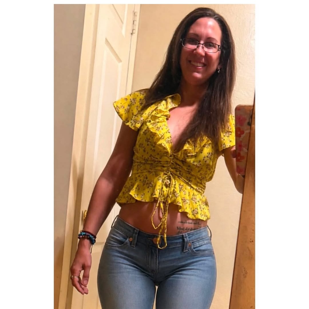 Colleenznqq's tweet photo. This is definitely my new favorite top lol https://t.co/k2L1S7x11B