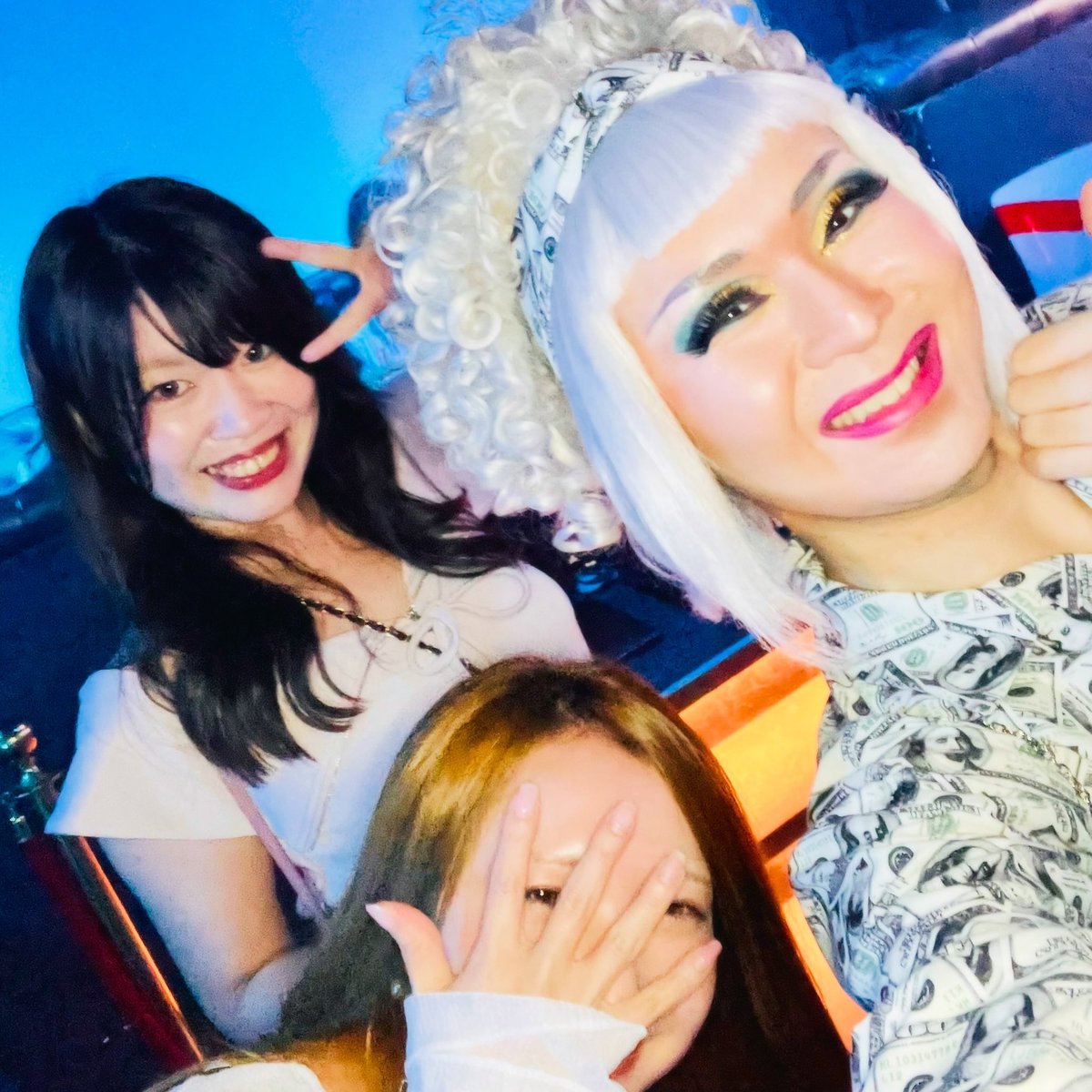 DQ_NOBLE's tweet photo. 本日も銀座club plumお越し頂きありがとうございましたー☆何か…DJさん達が新しい面子になってる…？それ故かお客さんの顔ぶれも新しくなって（？）て、新たな風が吹き込んでいるみたい！益々盛り上がってて面白い事になりそう♡笑。さて、来週も土曜日は出勤しておりますので、ヨロシクちゃおだよ♪ https://t.co/ekAqUhyea3