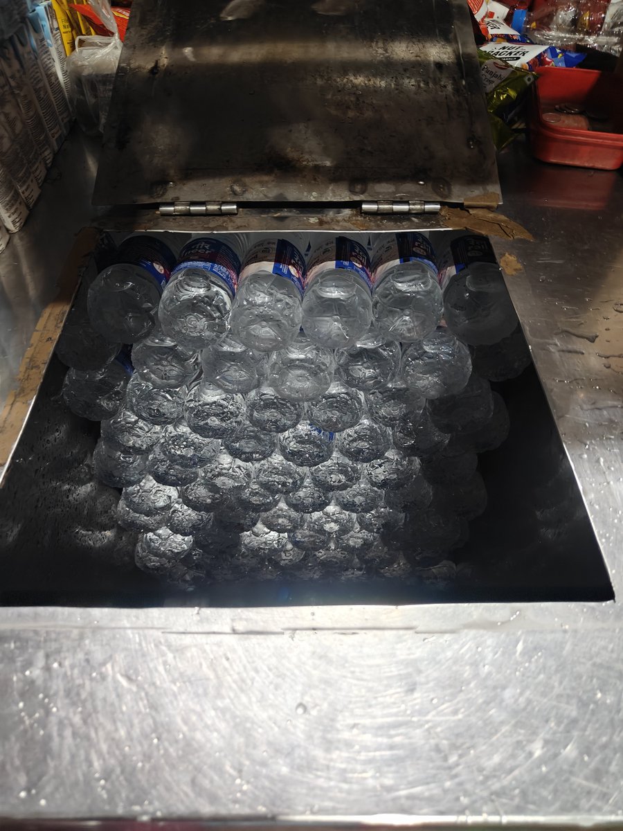itsabhisinghr's tweet photo. For reference, I’m attaching his photo, FSSAI licence, and details of his counter: Platform 11/12, Pillar No. 22.

@RailwayNorthern @RailMinIndia
@RailMinIndia @IRCTCofficial @RailwaySeva Please look into this. https://t.co/3gZoLmnVLk