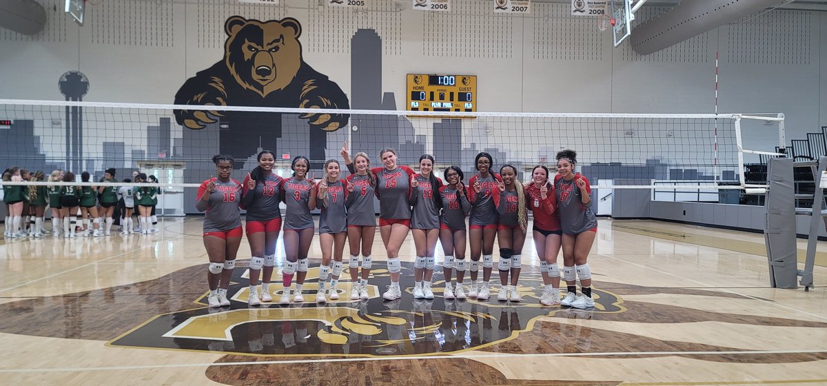TerrellTigersVB's tweet photo. The varsity Lady Tigers go undefeated in the Golden Bear Tournament!!!
🏆🥇🏆🥇🏆🥇🏆🥇
#1stPlace
#LTVB🐯
#ALLIN💯
#TerrellProud😃
#TerrellStrong💪🏾 https://t.co/TKVqvY5pdM