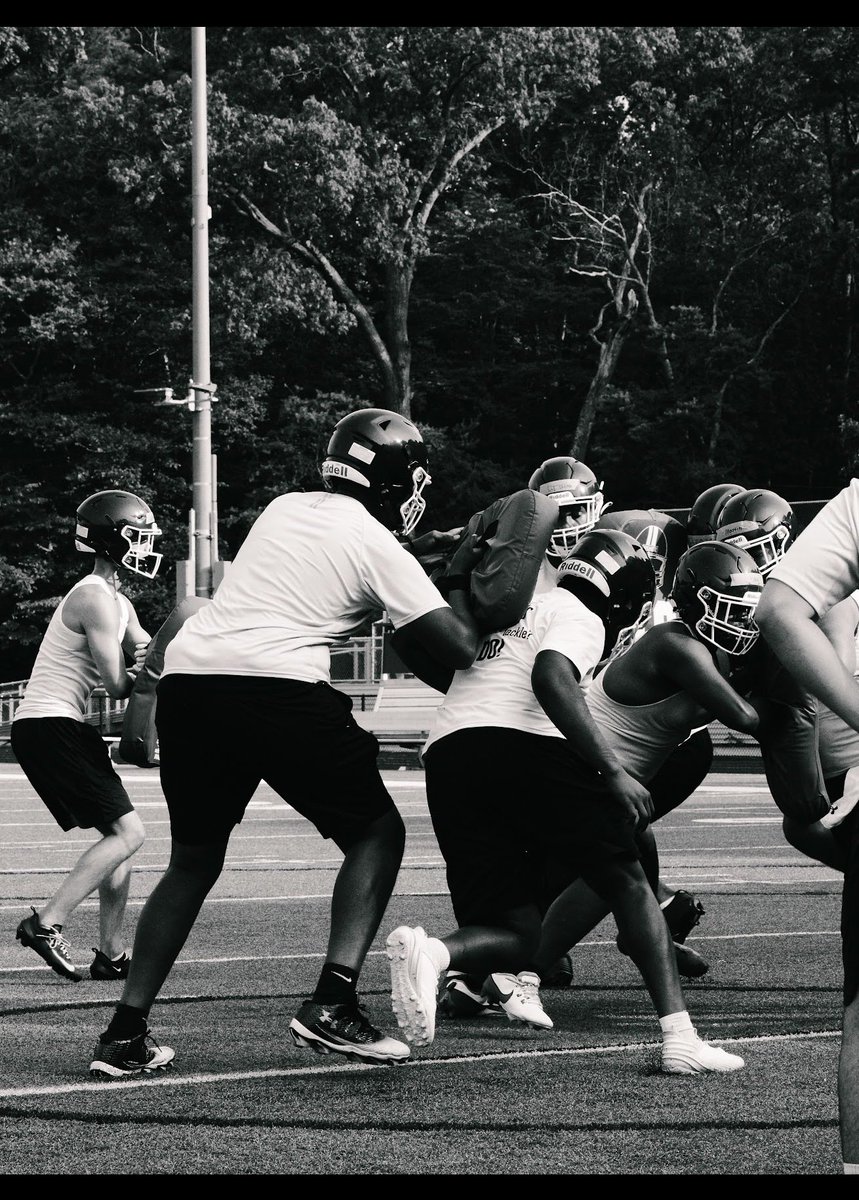 _tr3nchJay's tweet photo. Camp week one ✅
We coming for everything. No sacrifice no victory.🤫#AGTG #justneedone
@AHighFB
@CoachW_AHS https://t.co/Iq2gY6qAVS