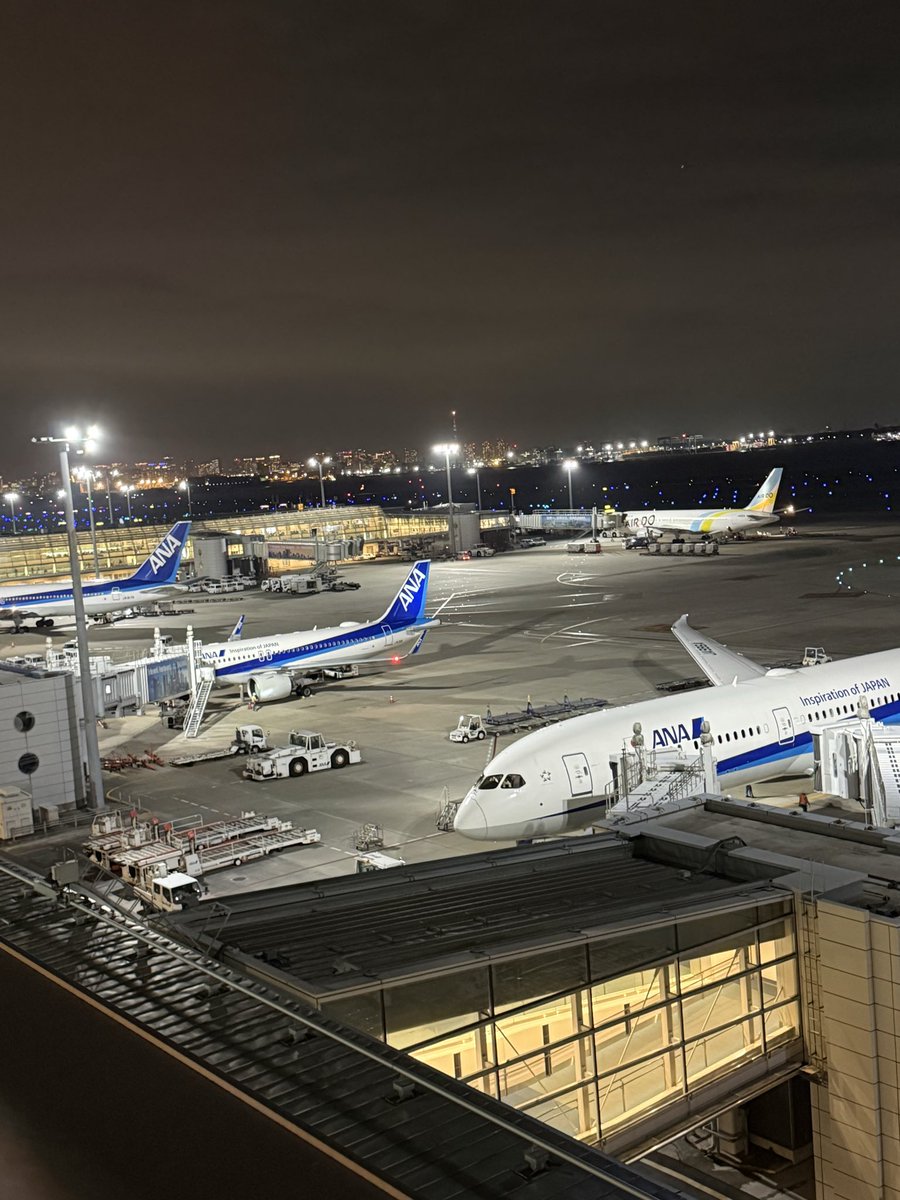 tripplan3's tweet photo. 夏の夜の羽田空港も素敵だった✈️

夜は風もあって涼しかった。 https://t.co/18noHR1UM9