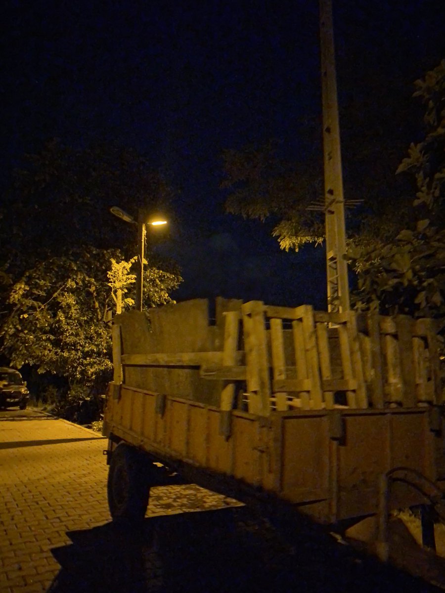 hanifekucuke's tweet photo. Kürkçü dükkanındayız 🌓 https://t.co/h6h23XUnJA