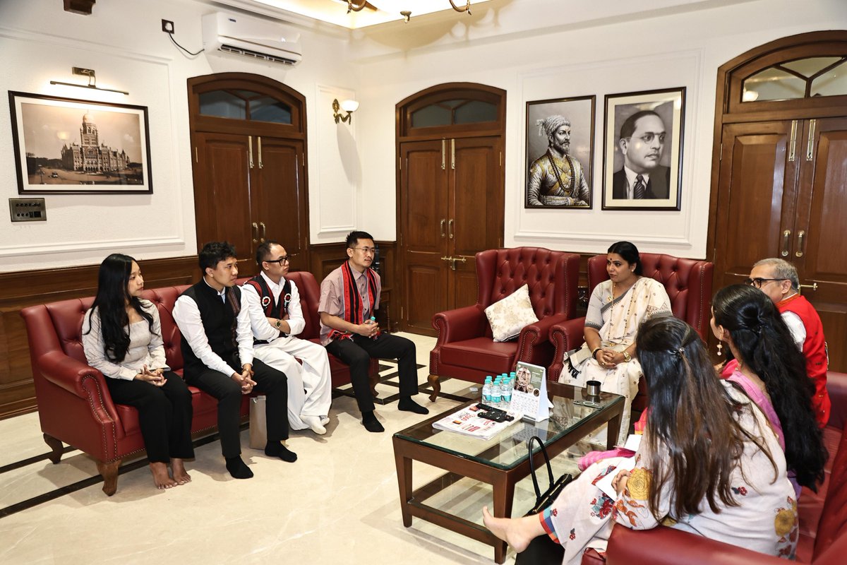 ningsangjamir's tweet photo. Just months into her role, Mumbai Mayor @TawdeRitu is already bridging communities.

​Grateful for the Independence Day tea invite for Mumbai’s North East community.

Shared 2 proposals:
• BMC nodal officer for NE entrepreneurs

• Twin-town partnerships with NE towns https://t.co/rGnUGPVLJW