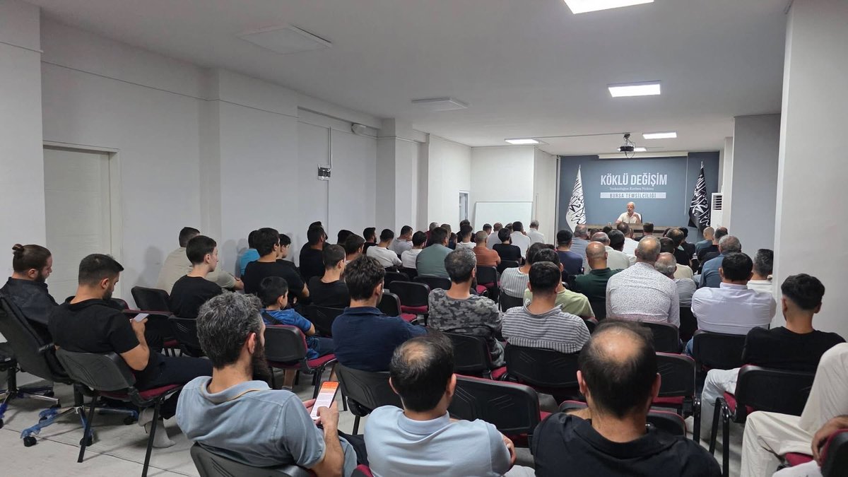 KokluDegisim16's tweet photo. Bu haftaki CUMARTESİ SOHBETLERİ programımızı gerçekleştirdik.

Sayın Sena ARAT’ın sunumuyla “İsrâ Suresi 82. Ayet” üzerine gerçekleştirdiğimiz sohbete katılan tüm kardeşlerimizden Allah (c.c.) razı olsun. 🤲 https://t.co/QPqbScvrWf