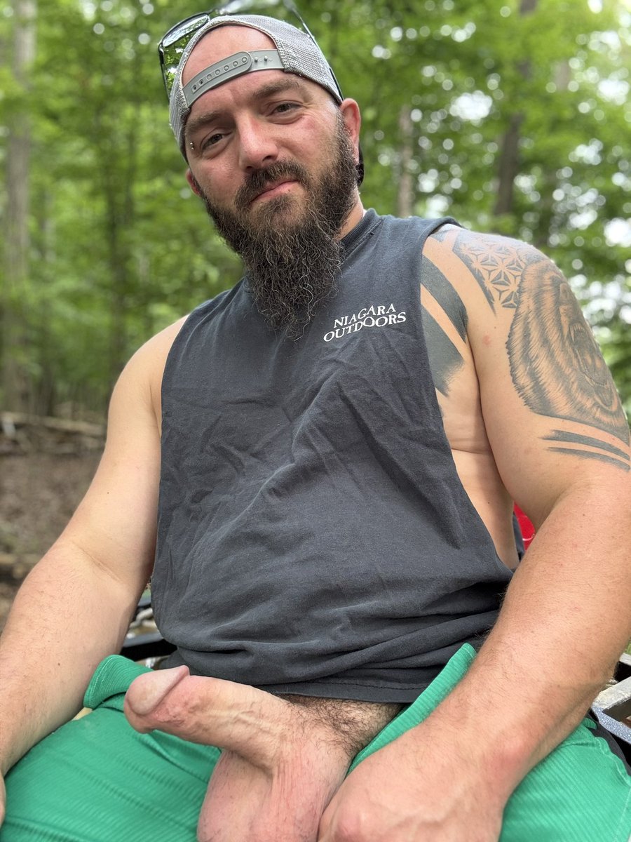 C0UNTRYMUSCLE69's tweet photo. Out on the quad ￼ ￼￼￼￼￼￼￼￼ https://t.co/38aKMhMfPv