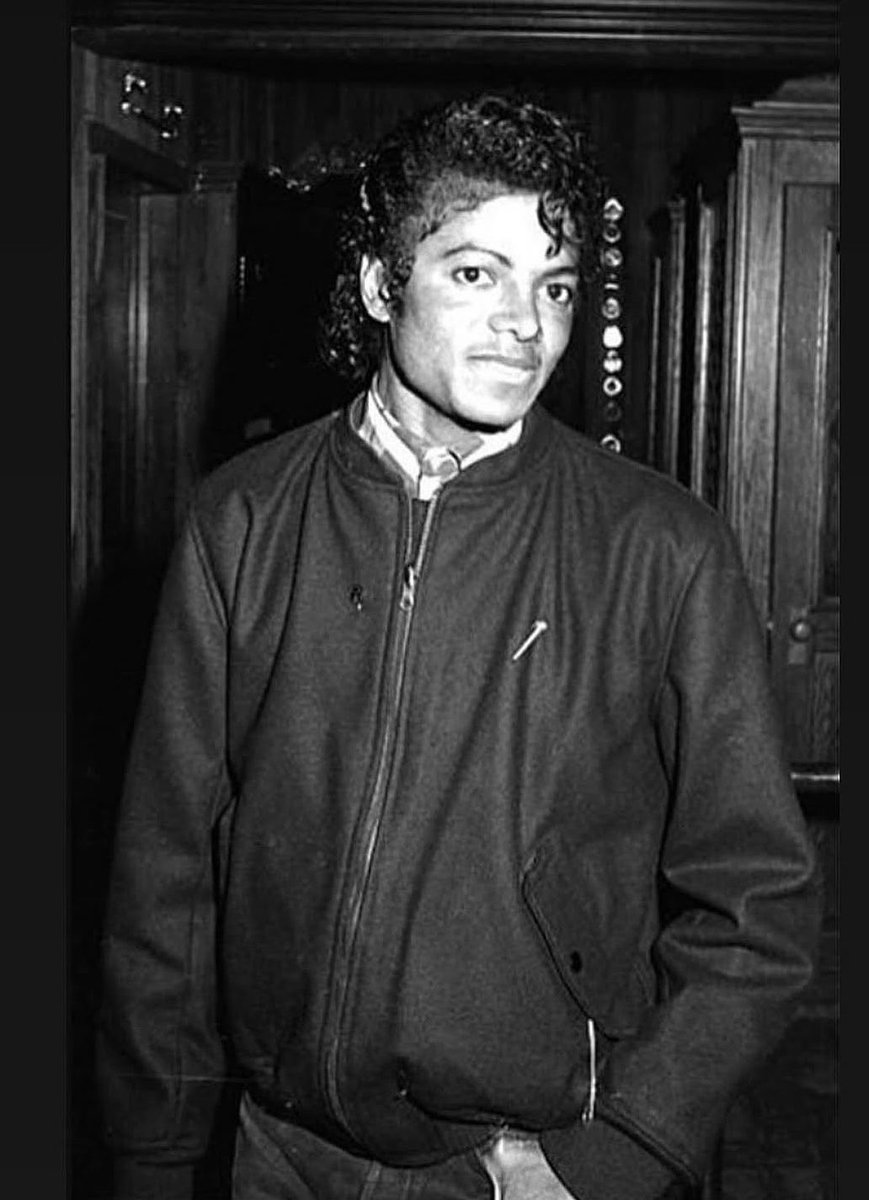 tIctothepyts's tweet photo. something about him that day with that hair &amp; in that jacket &amp; those jeans just 😋😋😋🫦🍽️ https://t.co/yam8MVjvDv