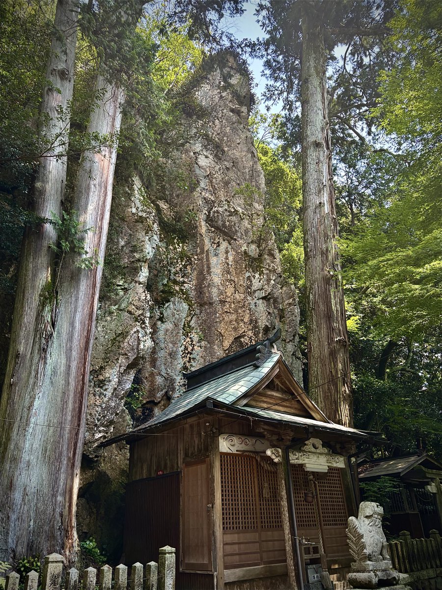 gassyou2's tweet photo. 巖石神社
兵庫県宍粟市山崎町

巖石神社を参拝してきました

社殿の背後にそびえ立つ巨大な磐座がご神体の神社です https://t.co/qV0SP9RxpT
