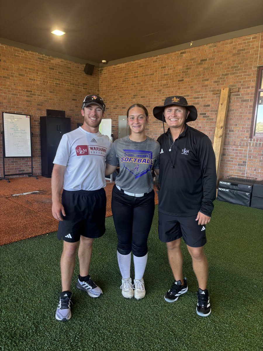Bellyrhae16's tweet photo. Very productive day today at the ULM softball camp I had a great time with all the coaches and players it was so amazingg! Thank you to all the coaches that put this and all the great advice given!!! @ULM_Softball @molly_fichtner @paul_miklovic @da_shipley99 @leawodach @SunBelt @NCAASoftball