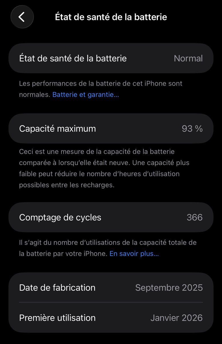 elpariigo_'s tweet photo. @theapplehub 17 air, 8 months, excessive use https://t.co/pS2srvbA9i