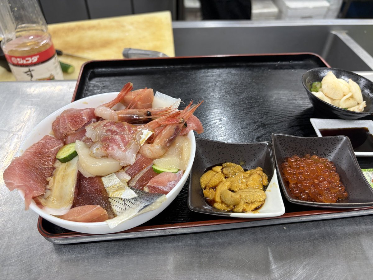 sho_pati's tweet photo. 日の出からの海鮮丼ごちそうさまでした！ https://t.co/twRR6D8yAx