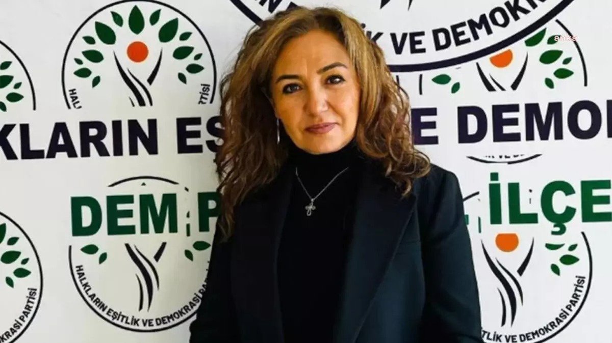 dilkenroj's tweet photo. Şimdi bir çok şey deniliyor ve denilecek bu kadına. (Haklı olarak). Ama mesela bu kadını Halkın başına bela edenlerden hesap sorulacak mı? 
Bence asıl sorun tamda burada. Kim neden,hangi sebeble aday yaptı.?
@DEMGenelMerkezi https://t.co/WmwryvAqjz