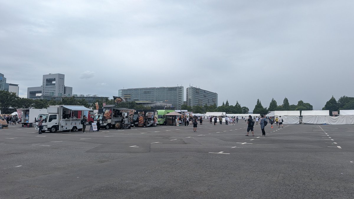 kyokyo005's tweet photo. #POPGALAXY
昨日は初の夏フェスPOPGalaxyに行った。受付はほぼ外国人スタッフで違和感。外国人はフレンドリーだけど質問は出来なさそう。中は広大なスペースで人が密集することは無い。キッチンカー12台くらい。ぶどうスムージーが美味しかった。トラックステージは怖いらしい。伝説の夏フェス https://t.co/C8Nu8LDx63