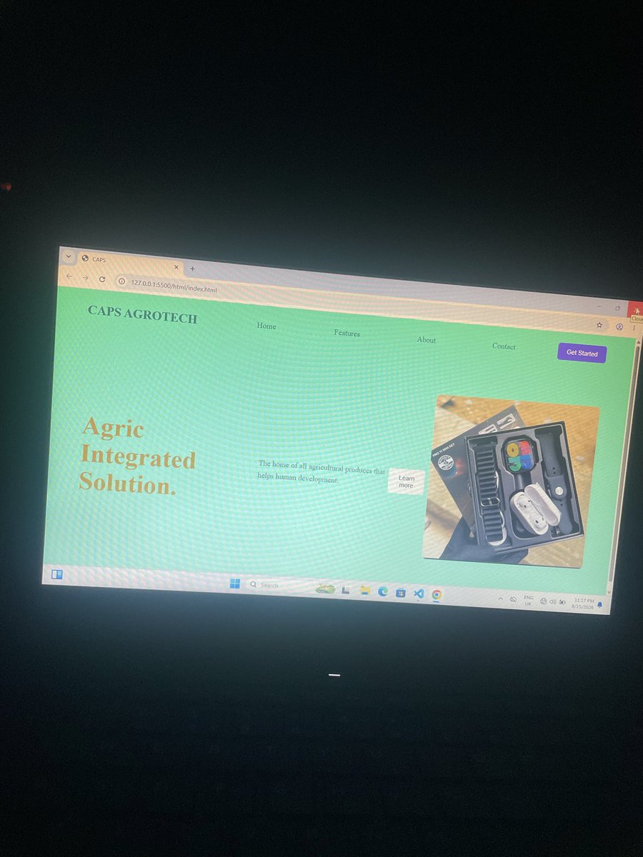Caps10100's tweet photo. Putting this out here , will comeback to it later when things are more professional.

#webdev
#Beginner https://t.co/AqRJq75rDJ