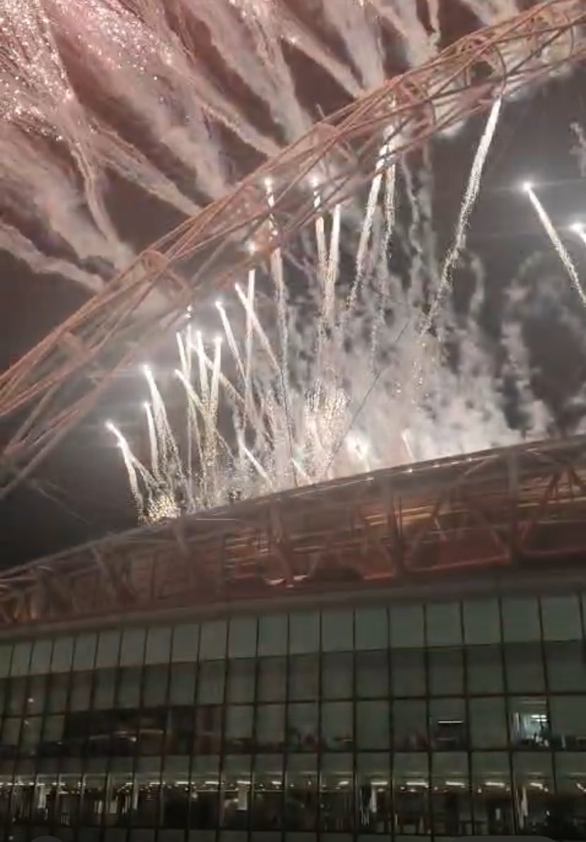 Neide__Meneze's tweet photo. @theweeknd The best fireworks show of all time. 🎆 https://t.co/WgCQawBUxt