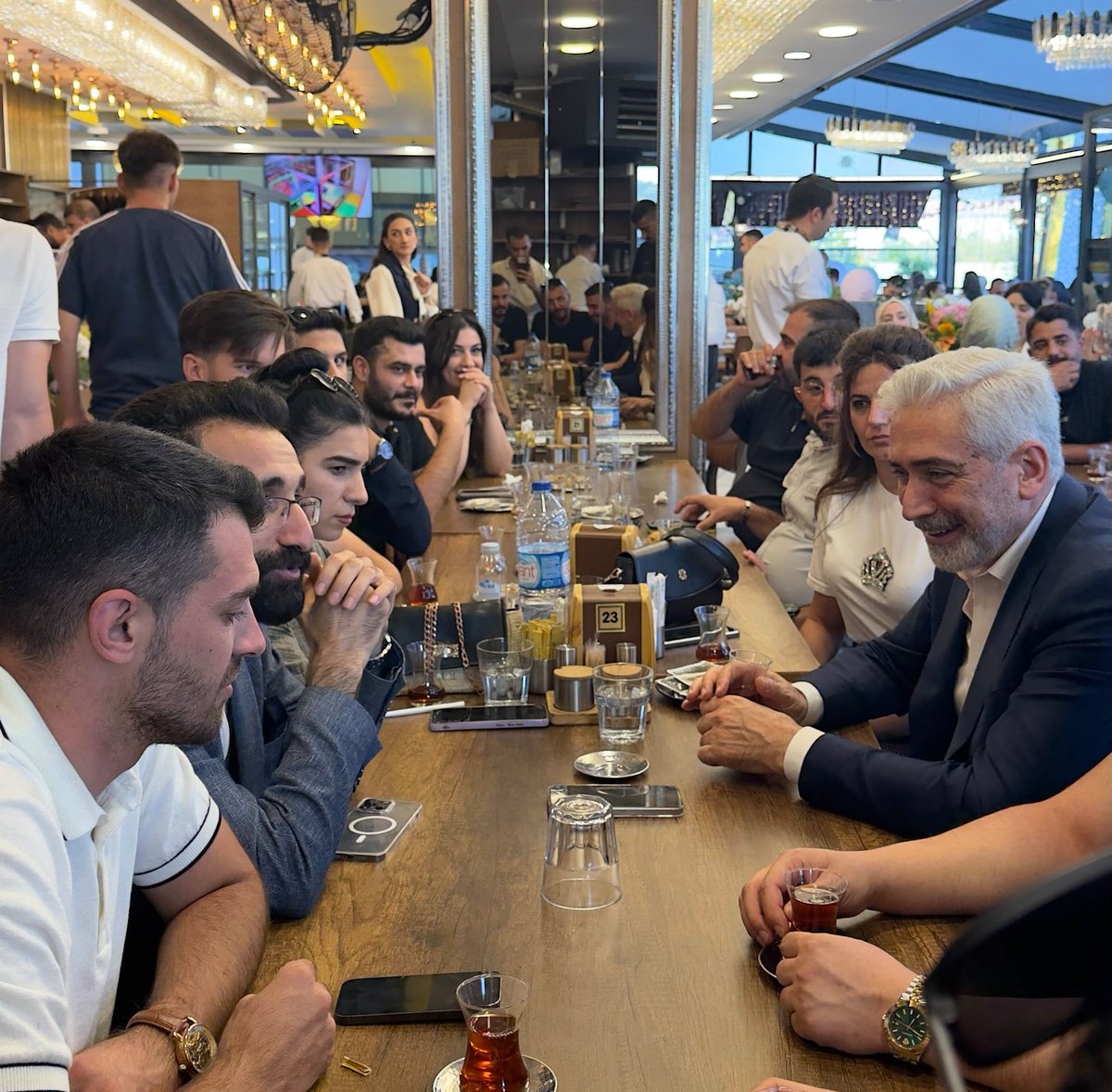 GalipEnsarioglu's tweet photo. Aynı dava, aynı heyecan ve aynı hedefe doğru birlikte yürüdüğümüz AK Parti Diyarbakır Gençlik Kollarımızdan genç kardeşlerimizle Ankara’da bir araya gelerek hasbihal ettik. https://t.co/7zrPKciwDQ