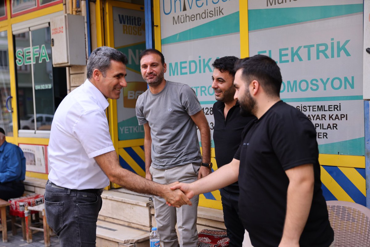 Erdalarikan12's tweet photo. 📍 Haydar Baylaz Caddesi

Sahadaki çalışmalarımızı inceledikten sonra cadde esnafımızı ve hemşehrilerimizi ziyaret ederek hasbihâl ettik.

Devam eden çalışmalarımızla ilgili görüşlerini dinledik; talep ve önerileri üzerine sohbet ettik.

Şehrimizi sadece yollarıyla, kaldırımlarıyla değil; istişareyle, ortak akılla ve gönül gönüle güzelleştiriyoruz.

Bizleri samimiyetle karşılayan esnafımıza ve kıymetli hemşehrilerimize gönülden teşekkür ediyorum.