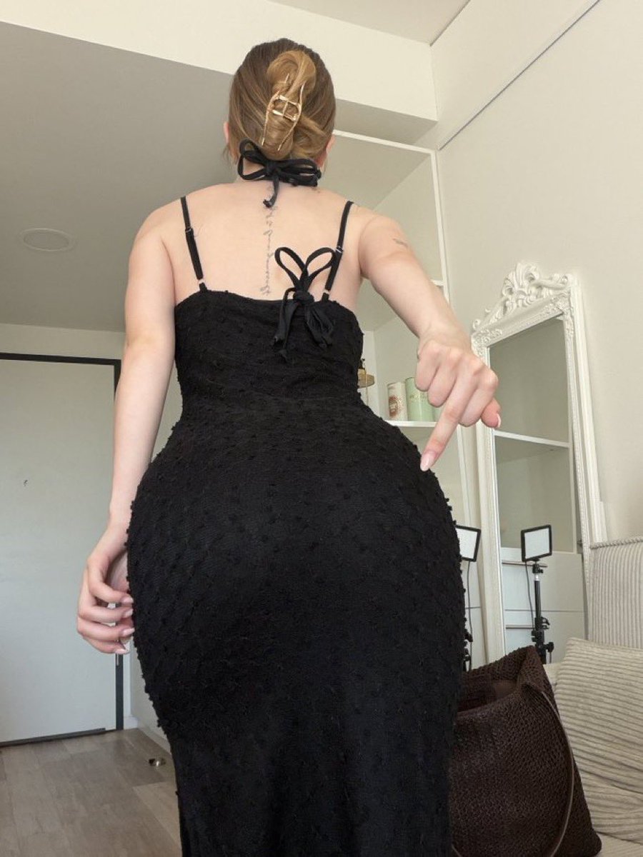 Findomladylisa's tweet photo. You’re just a little worm. I’ll always be above you, so do as I say! https://t.co/QzA27WnYcj