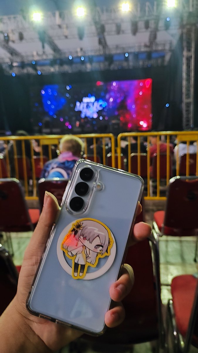 Mikuno27X's tweet photo. I haven't bought any official merch yet (except that penlight) i already make an order for the plushies!!
Hope it on schedule tho ( i cant wait lol) https://t.co/EpGMxAKIgF