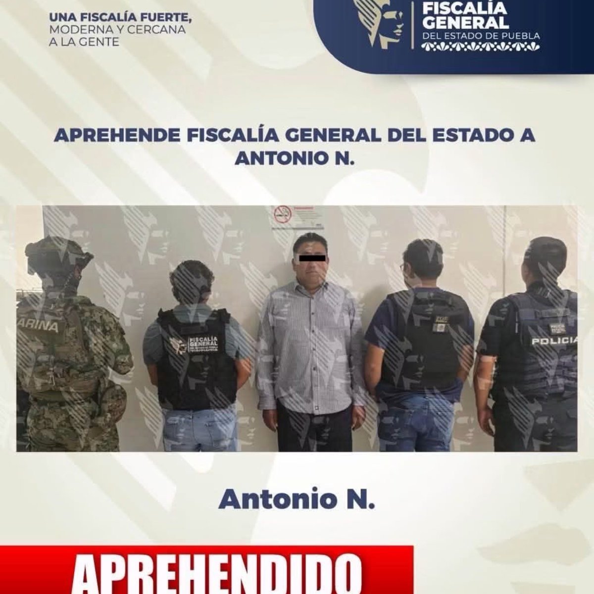 GalileoMx_'s tweet photo. ‼️Dictan prisión preventiva a Antonio Hernández, secretario de Seguridad de Atlixco, tras ser detenido en operativo‼️

💬Los seis años de gobierno de Ariadna Ayala, se fueron a la basura💬

Antonio N., secretario de Seguridad Pública del municipio de Atlixco, fue detenido por agentes ministeriales de la Fiscalía General del Estado (FGE) de Puebla en cumplimiento de una orden de aprehensión por los delitos de abuso de autoridad, incumplimiento de un deber legal y cohecho.

Además de los cargos formales por cohecho y abuso de autoridad, información extraoficial señala que Hernández Pacheco podría estar bajo investigación por presuntamente brindar protección a grupos criminales que operan en Atlixco y otros municipios de la región.