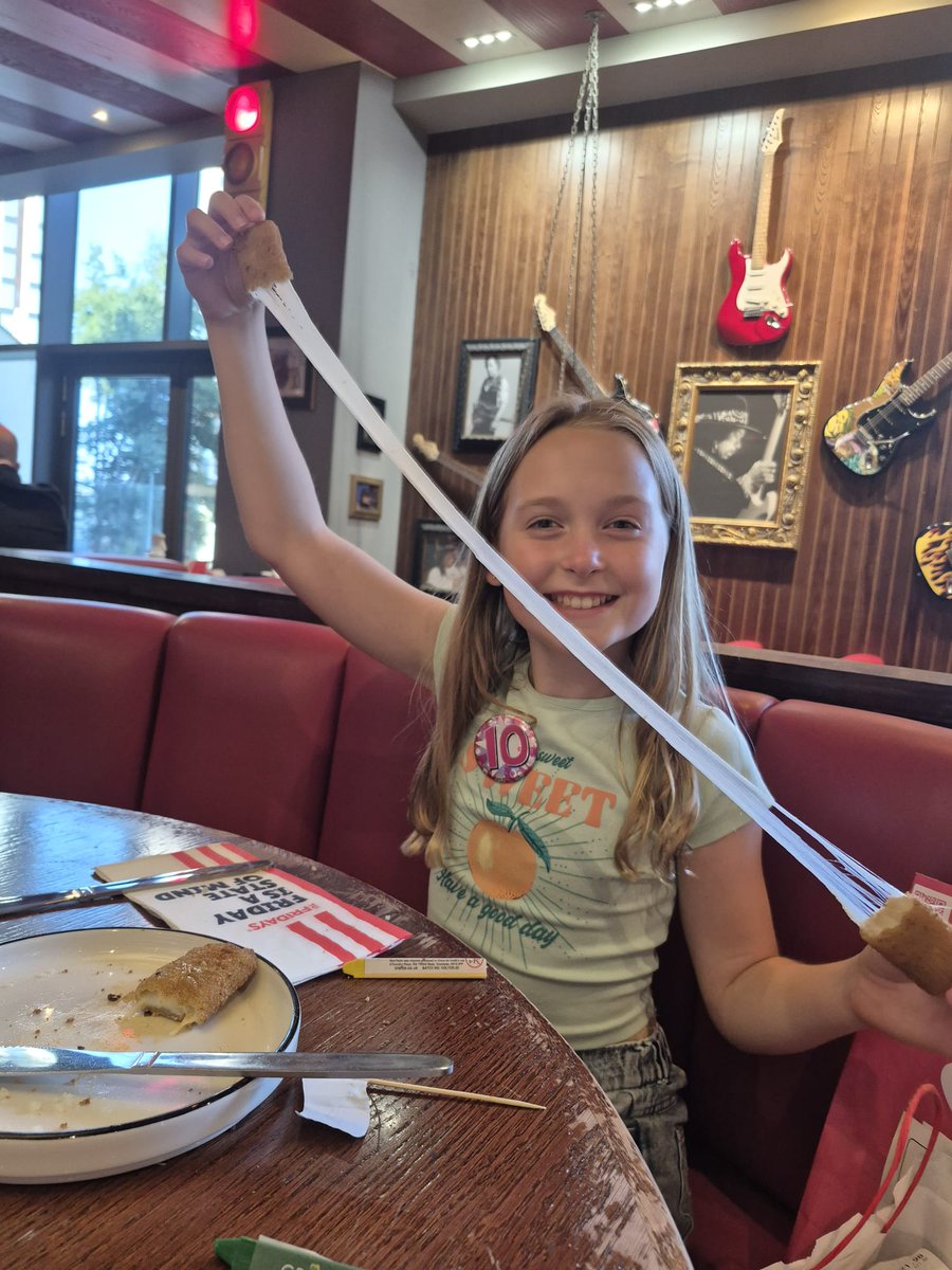 element_1211's tweet photo. 10th birthday pull #MozzaPullChallenge @TGIFridays https://t.co/RsLTwBV1TW