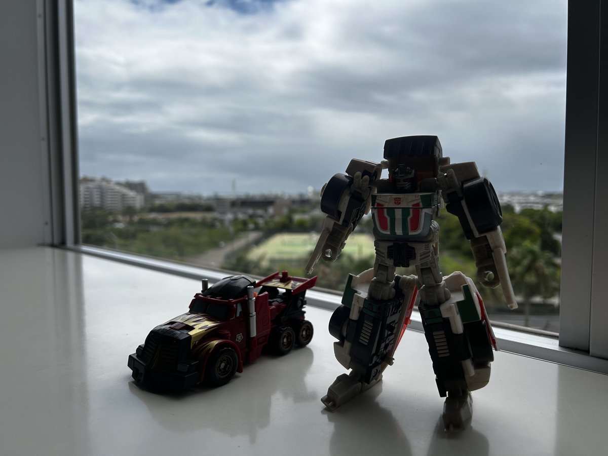 MiniJi0710's tweet photo. 關於中古玩具
這麼長時間過去 我淘來的中古或二手玩具也不少了 注視他們時總會有些許感慨 
感慨他們經歷了數十年光陰 也感慨我們命運的交集 
有時會產生遐想 這些舊玩具在沒被我買到之前 都經歷了什麼？他們之前的主人是誰呢 為什麼要賣掉他們呢
不論如何 現在換我來接管 我會將他們保存好的 https://t.co/5UBLfxs1oZ