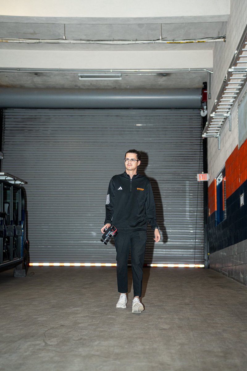 UTEPWBB's tweet photo. Join us in wishing a very 🎂 𝐻𝒜𝒫𝒫𝒴 𝐵𝐼𝑅𝒯𝐻𝒟𝒜𝒴 🎂 to our Director of Basketball Ops / Creative Video, Josiah Dominguez! 

We hope you have the best day! 🧡💙

#PicksUp⛏ https://t.co/edDFkqz7ib