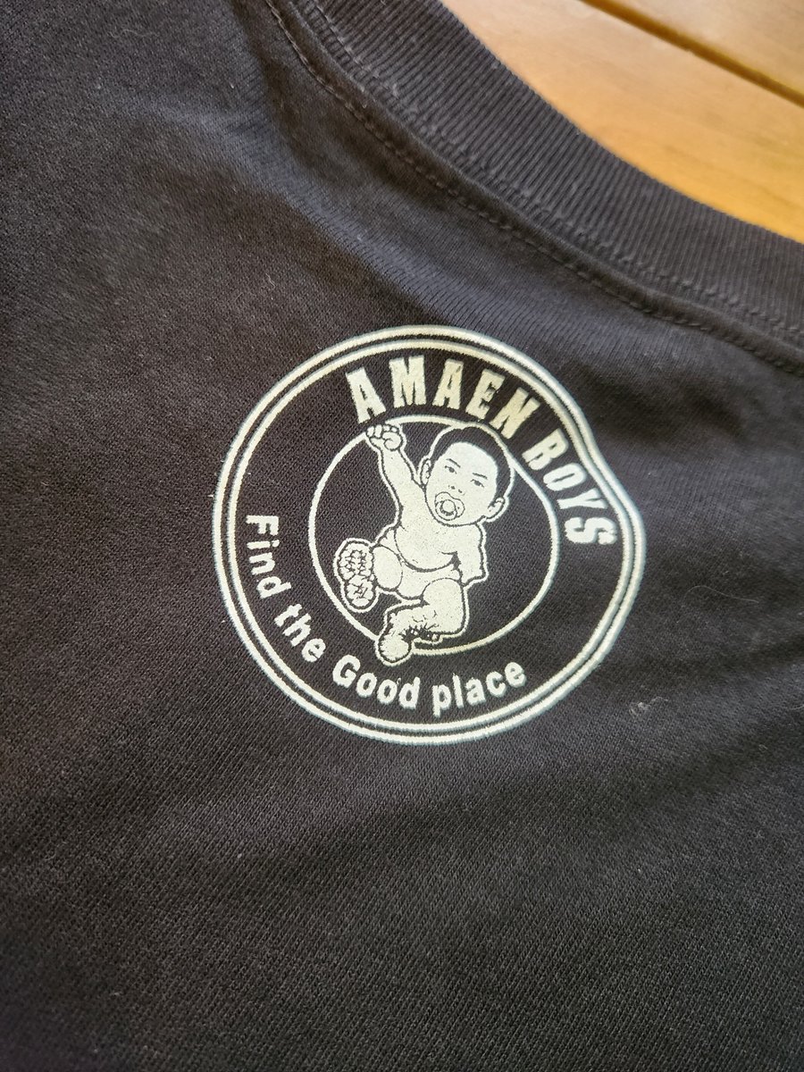 RYO75837300's tweet photo. 甘えんボーイズの新作のTシャツが出来ました！
右が初代、左が二代目、真ん中が最新作です！
新作は限定15枚、真の甘えん坊がゲトれるレアアイテムです！
裏の首筋におしゃぶりを吸い散らかす自分を入れて頂きました♪ https://t.co/BTUPBeMphr