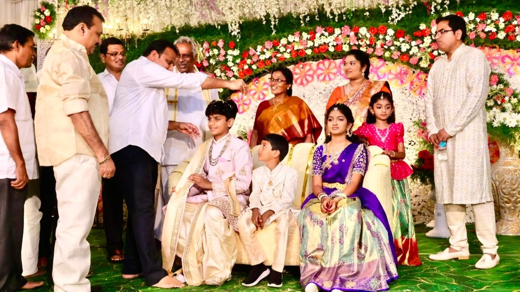 inrKandukuru's tweet photo. ఈ శుభకార్య వేడుకలో పాల్గొని కుటుంబ సభ్యులకు నా హృదయపూర్వక శుభాకాంక్షలు తెలియజేశాను. చిన్నారులు ఆయురారోగ్యాలతో, సుఖసంతోషాలతో వర్ధిల్లాలని ఆకాంక్షించాను.
#inragain2029 #inrmarkruling #inturinageswararao #kandukurtdp #TEAMINR #kandukur #NaraLokesh #NaraChandrababuNaidu #PawanKalyan https://t.co/f588uN6mcq