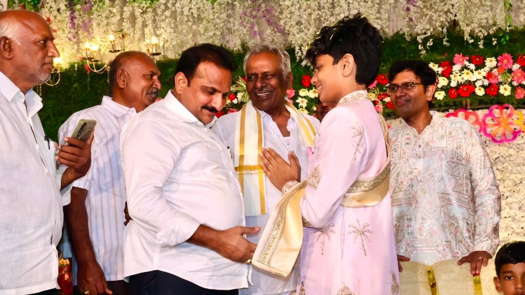 inrKandukuru's tweet photo. ఈ శుభకార్య వేడుకలో పాల్గొని కుటుంబ సభ్యులకు నా హృదయపూర్వక శుభాకాంక్షలు తెలియజేశాను. చిన్నారులు ఆయురారోగ్యాలతో, సుఖసంతోషాలతో వర్ధిల్లాలని ఆకాంక్షించాను.
#inragain2029 #inrmarkruling #inturinageswararao #kandukurtdp #TEAMINR #kandukur #NaraLokesh #NaraChandrababuNaidu #PawanKalyan https://t.co/f588uN6mcq