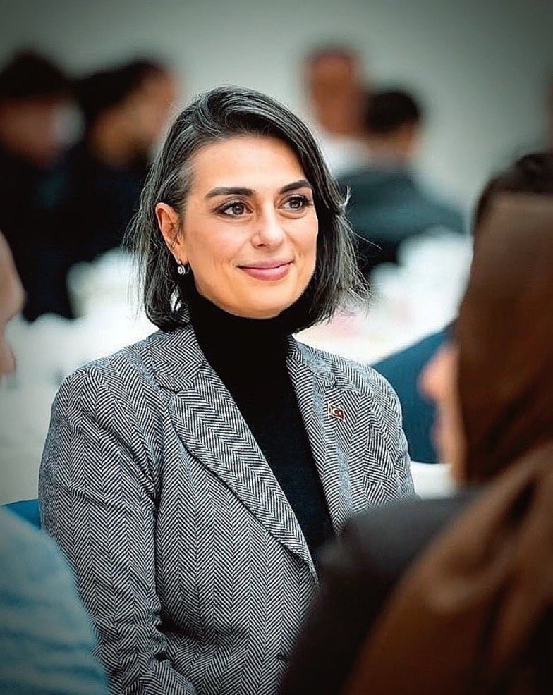 neomatxx's tweet photo. “Tutuklarsanız tutuklayın” diyerek boyun eğmeyen bir kadın…

 Sinem Dedetaş 14 gündür tutuklu https://t.co/de9qv1qEzt