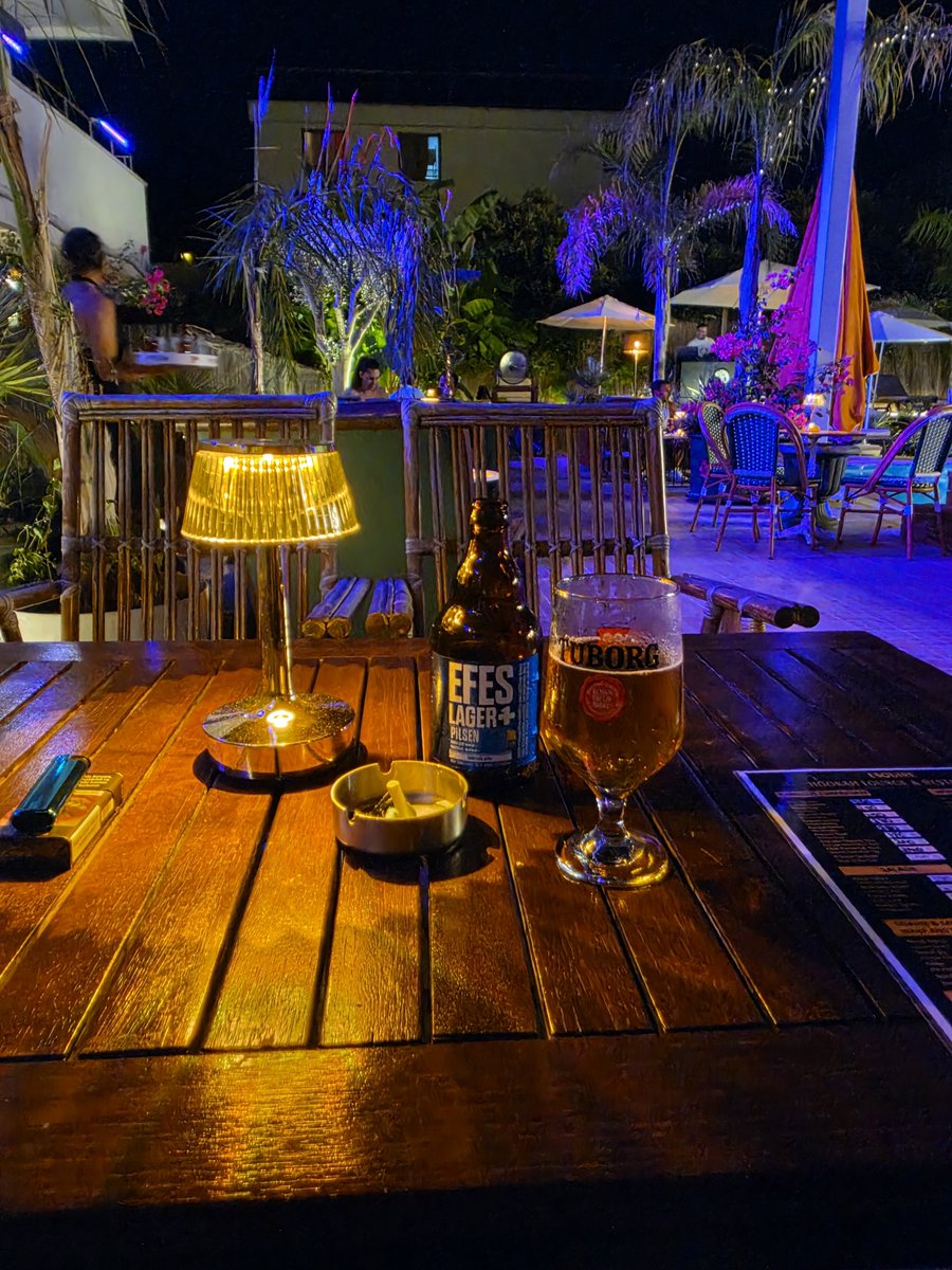 Ozann_07's tweet photo. Kemer esquire  restaurant.Varmı çift veya kadınlar bişeyler içebiliriz https://t.co/vXTRXoO1fw