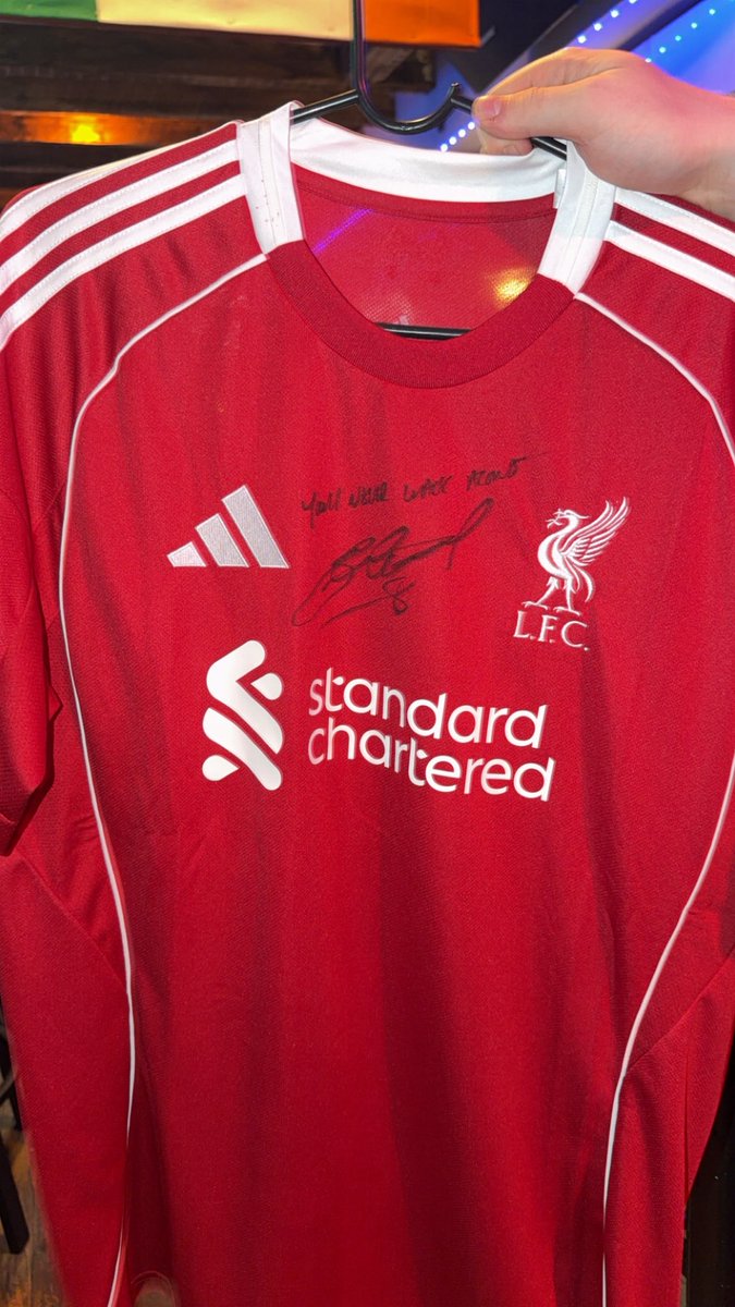 Mccarthyspubnyc's tweet photo. One the greatest midfielders ever to play stopped into McCarthys .YNWA https://t.co/dQcDEfbJ6s
