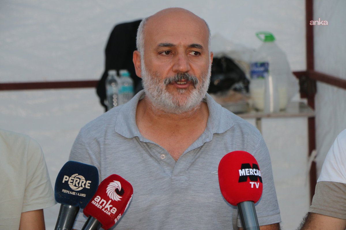 MehmetOflaz06's tweet photo. Adalet Peşinde Aileleri Platformu Adıyaman Temsilciliği, 6 Şubat deprem davalarındaki yargılama süreçlerine dikkat çekmek amacıyla çadır açtı. 

Platform Temsilcisi Celal Gezer, davalarda yaşanan hukuksuzluklara tepki göstererek, "Dördüncü yıldayız. Somut, elle tutulur bir yerde değiliz hala" dedi.

https://t.co/c8CVMjqd5x