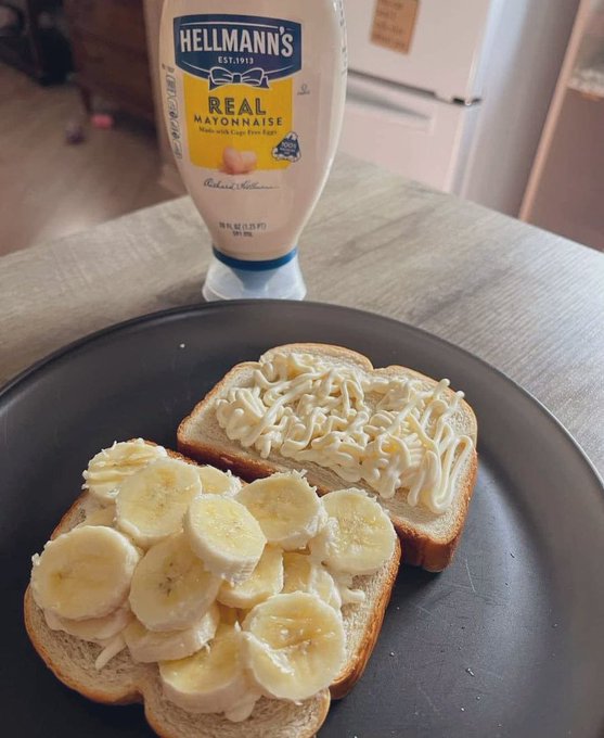 FoodPleaser's tweet photo. What’s the first word that comes to mind when you see this sandwich? https://t.co/fYOzF0h1cr